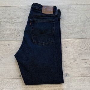 Levi’s Wedgie Ankle Button-Fly Jeans in Black Size 28